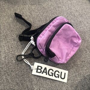 NEW-BAGGU-2 pocket Fanny Pack Charm in “rose " NWT